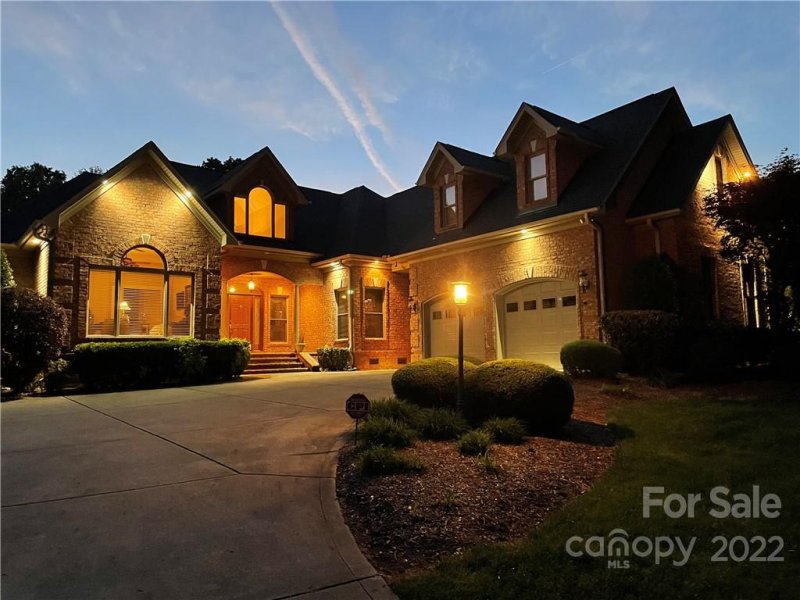 Property image 2 at 107 Kenway Loop, Mooresville, NC 28117