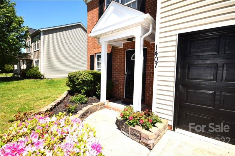 Property image 2 of 1407 Mandy Place Court in Sunset Village, Charlotte, NC 28216