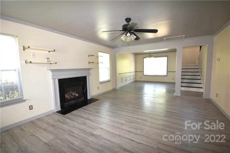 Property image 3 of 1407 Mandy Place Court in Sunset Village, Charlotte, NC 28216