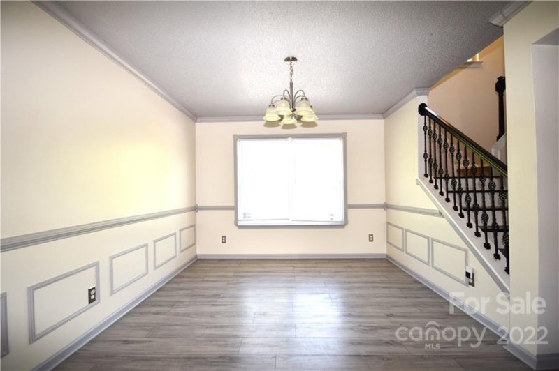 Property image 4 of 1407 Mandy Place Court in Sunset Village, Charlotte, NC 28216