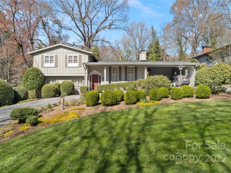 652 6th Avenue Place