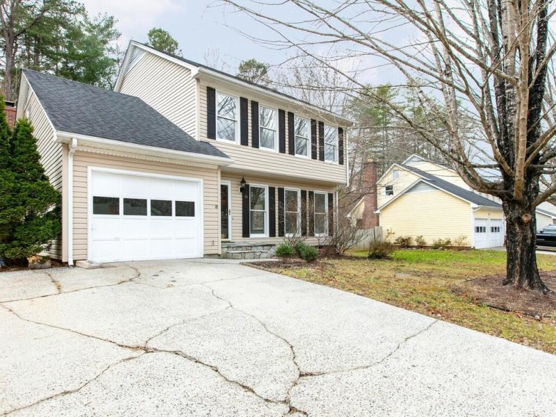 Property image 2 at 16 Marlwood Court, Asheville, NC 28804