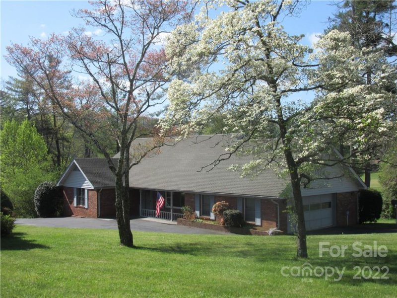 Property image 2 at 108 Newport Road, Hendersonville, NC 28739
