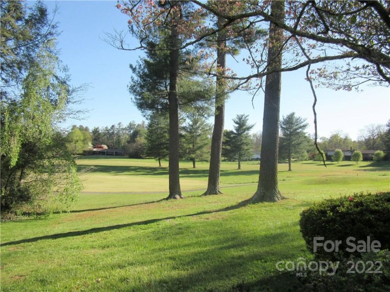 Property image 3 at 108 Newport Road, Hendersonville, NC 28739