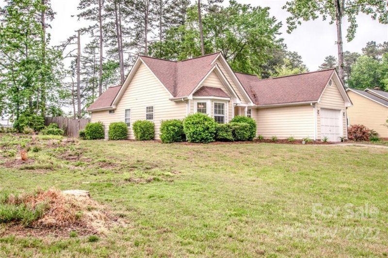 Property image 2 at 171 Valleybrook Drive, Denver, NC 28037