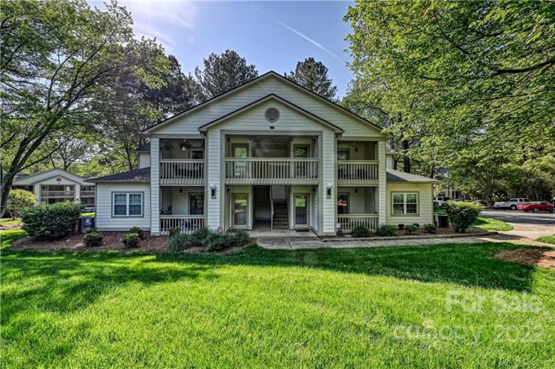 Property image 2 at 1042 Churchill Downs Court, Charlotte, NC 28211