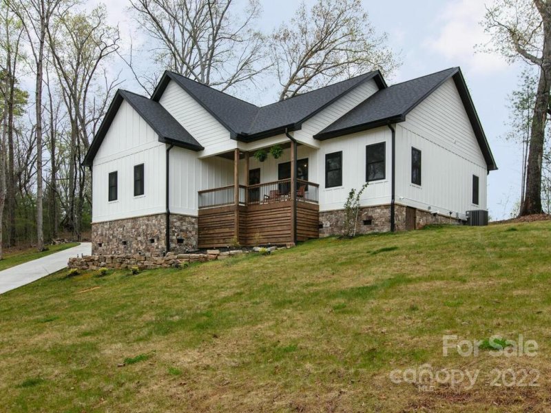 21 Oak Mountain Drive