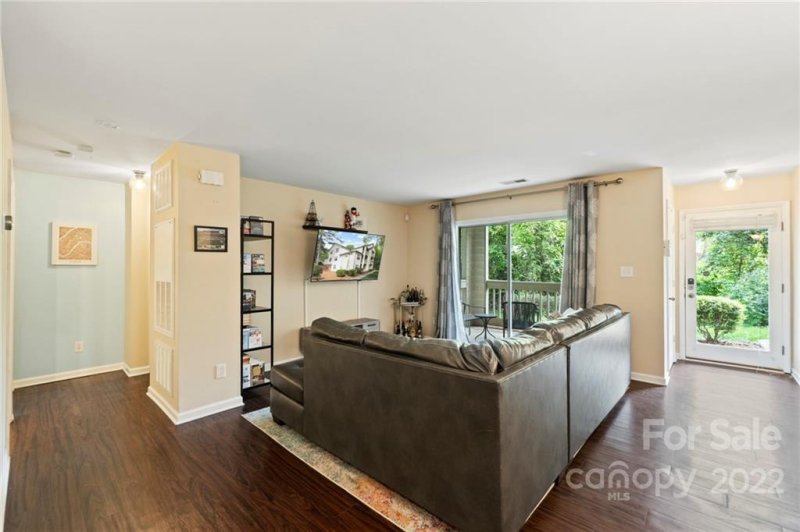 Property image 3 at 1021 Churchill Downs Court, Charlotte, NC 28211