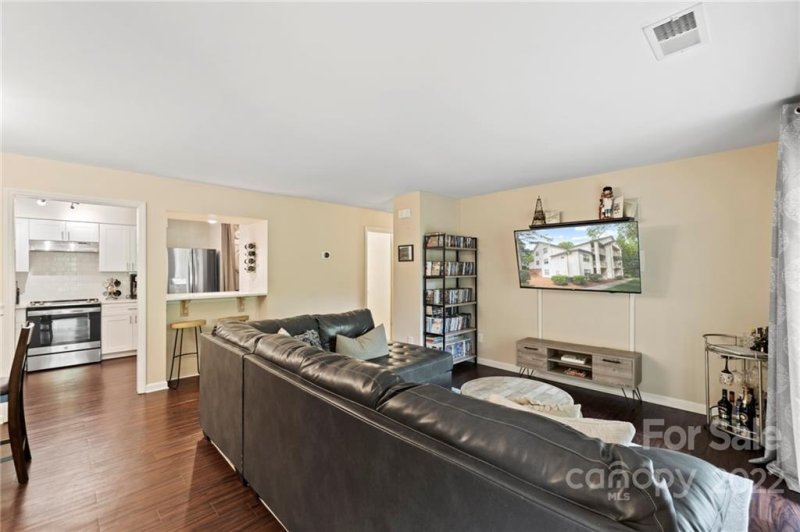 Property image 4 at 1021 Churchill Downs Court, Charlotte, NC 28211