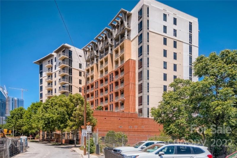 Property image 2 at 701 Royal Court, Charlotte, NC 28202