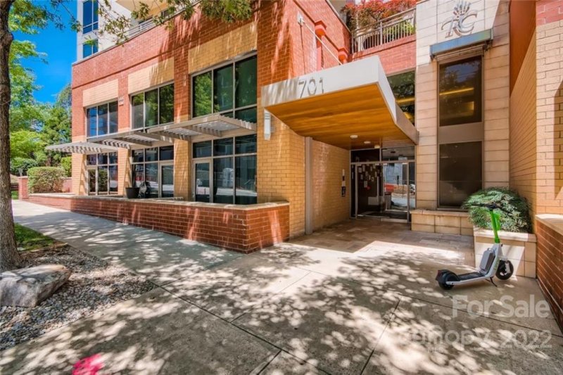 Property image 3 at 701 Royal Court, Charlotte, NC 28202