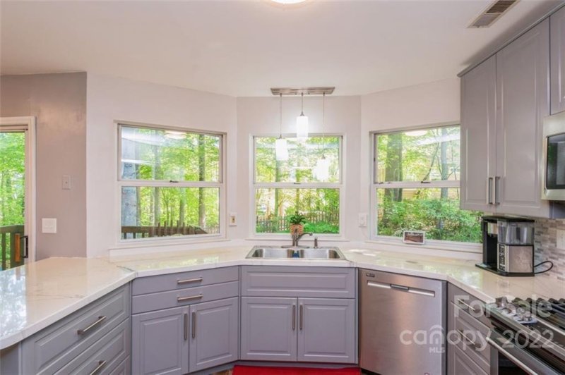 Property image 3 at 3707 Peakwood Court, Charlotte, NC 28269