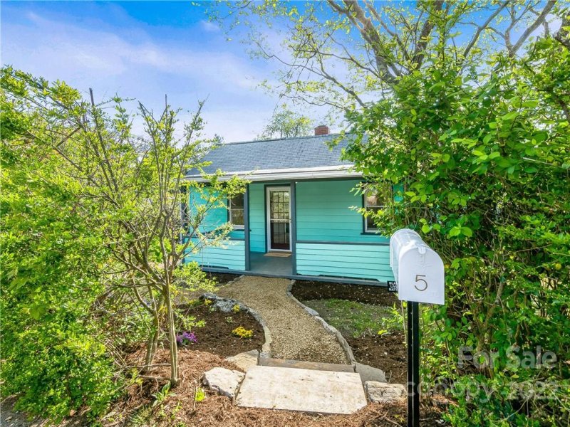 Property image 2 at 5 Short Shiloh Road, Asheville, NC 28803