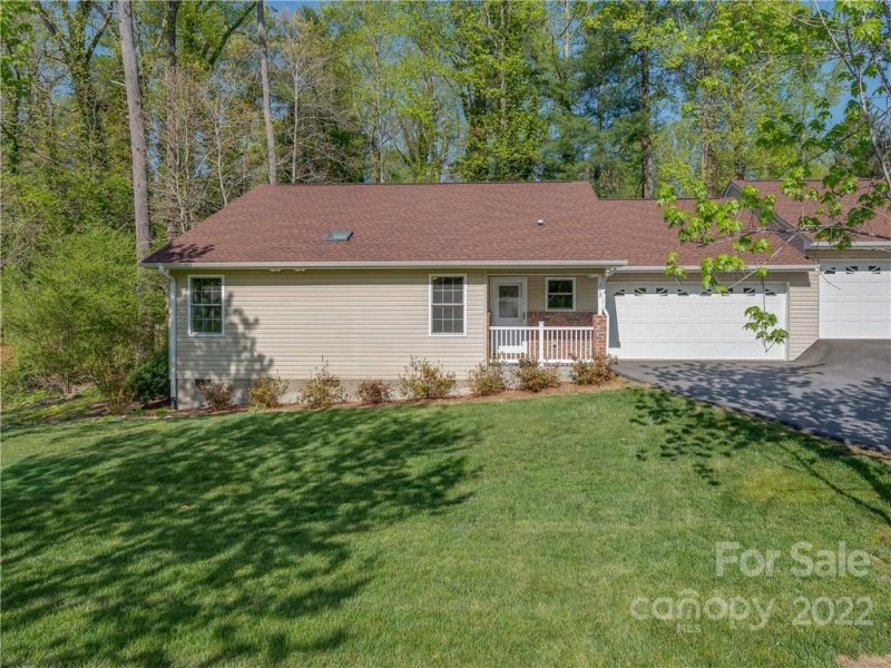 Property image 3 at 212 Allen Paul Drive, Hendersonville, NC 28791