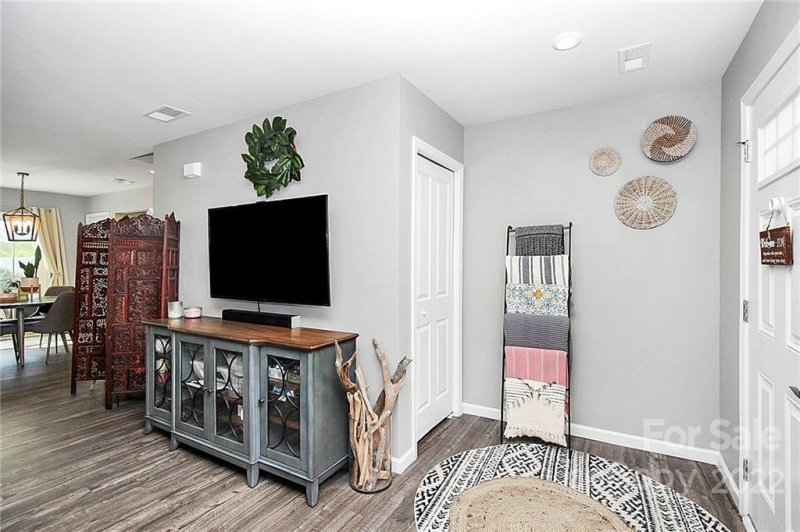 Property image 4 at 5316 Merwyn Avenue, Charlotte, NC 28215