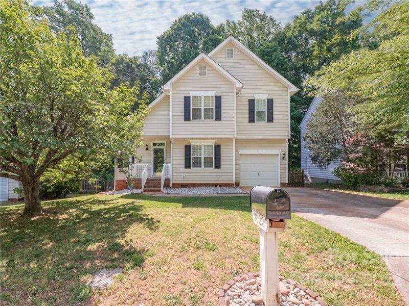 2822 Black Walnut Lane