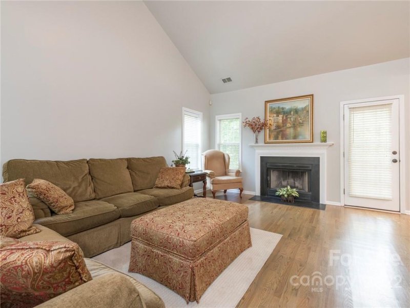 Property image 2 at 2822 Black Walnut Lane, Charlotte, NC 28262