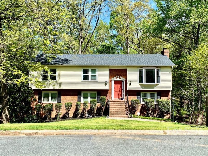 Property image 2 at 7813 Snowden Lane, Charlotte, NC 28270