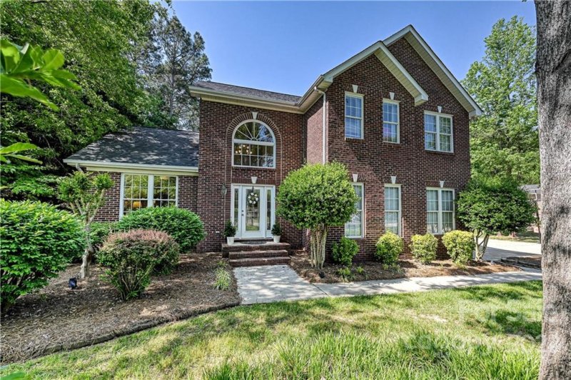 1595 Summit View Drive