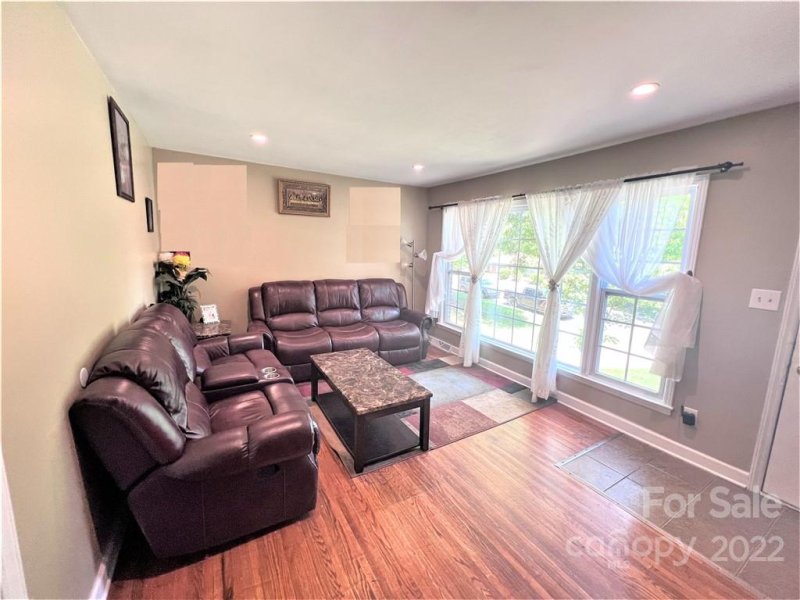 Property image 2 at 2711 Cedarwild Road, Charlotte, NC 28212