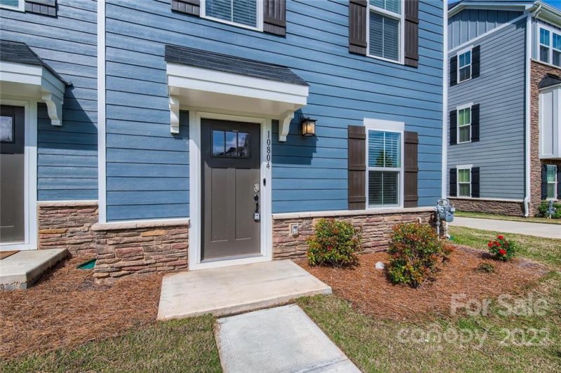 Property image 2 at 10804 Overlook Mountain Drive, Charlotte, NC 28216