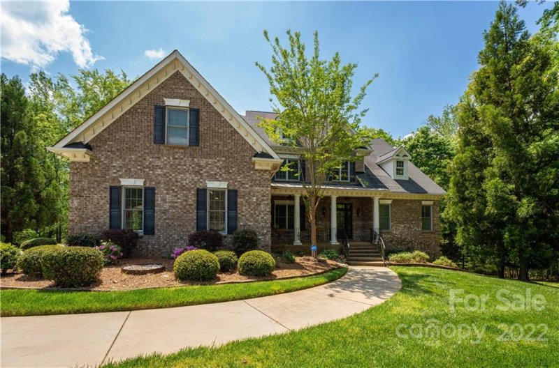 Property image 2 at 9008 Caliterra Drive, Matthews, NC 28104