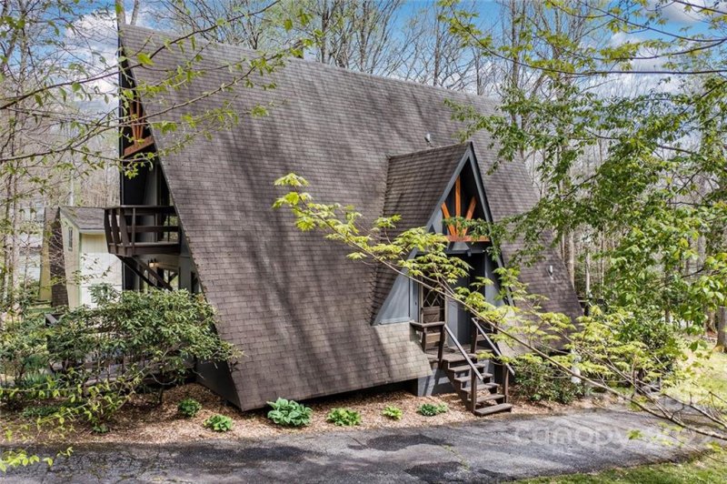 Property image 4 at 20 Lady Slipper Loop, Newland, NC 28657