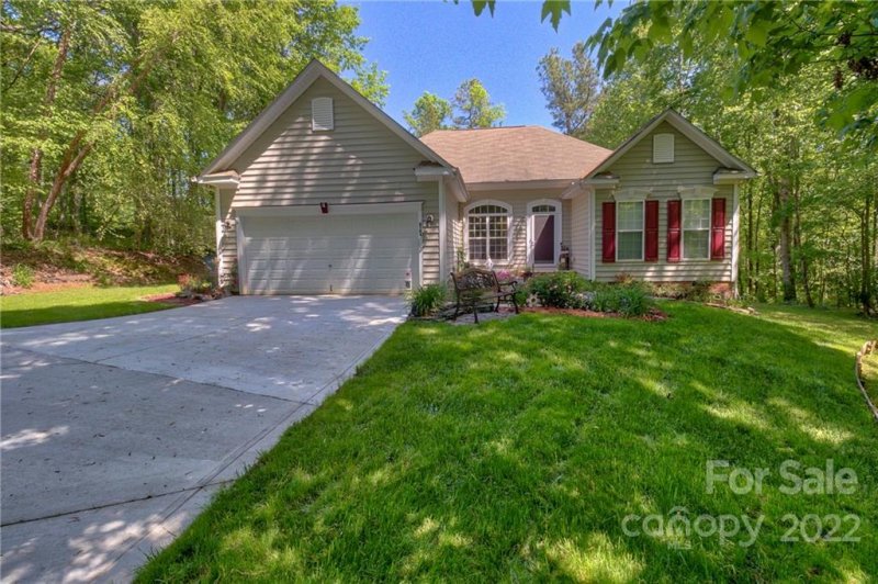 2104 Pineapple Court