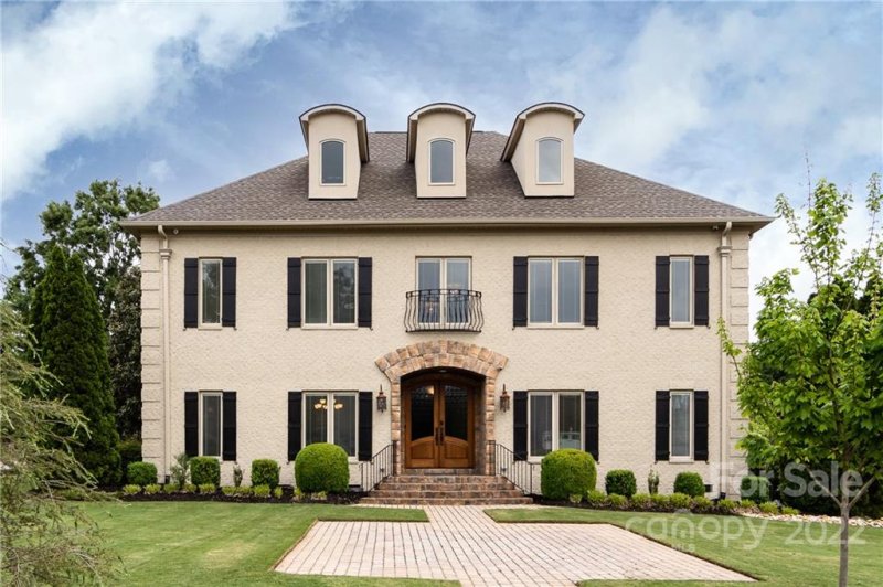 728 Mountain Laurel Way