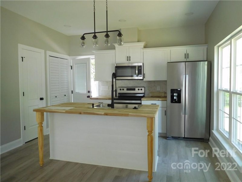 Property image 4 at 2425 Milton Avenue, Gastonia, NC 28052