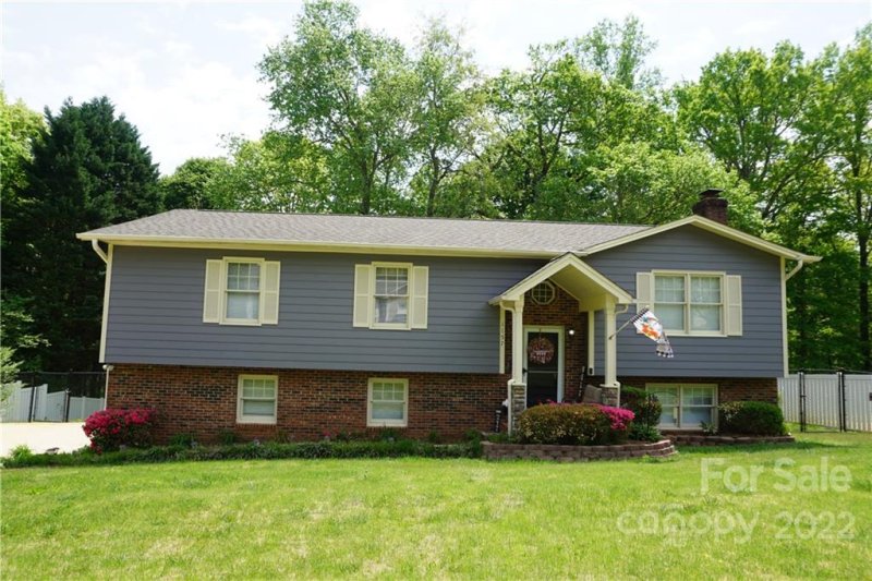 Property image 2 at 1157 Hidden Creek Circle, Hickory, NC 28602