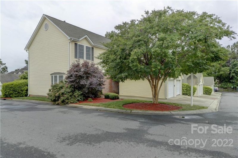 Property image 2 at 7003 Walnut Ridge Court, Charlotte, NC 28217