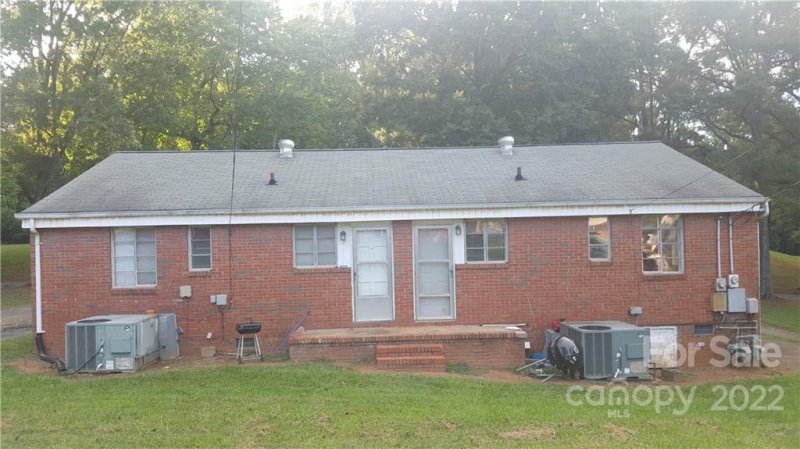 Property image 2 at 1911 Manteo Court, Charlotte, NC 28208