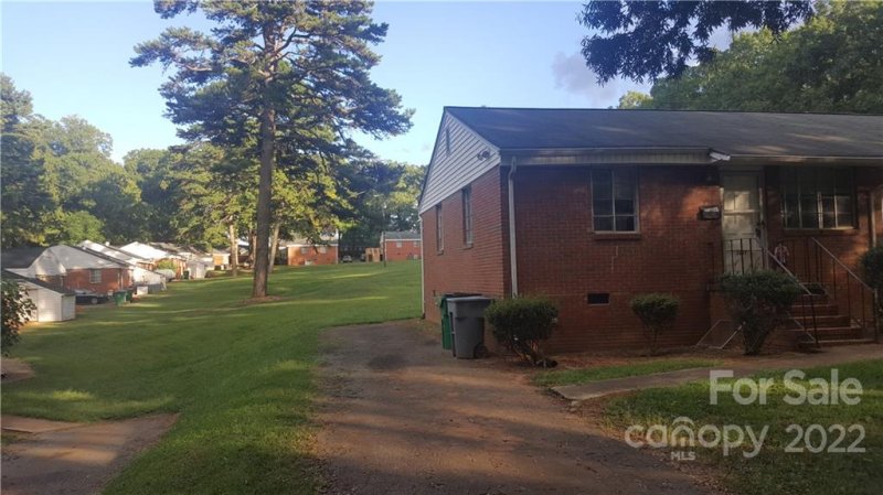 Property image 3 at 1911 Manteo Court, Charlotte, NC 28208