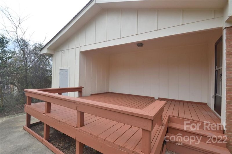 Property image 4 at 1332 Woodberry Road, Charlotte, NC 28212