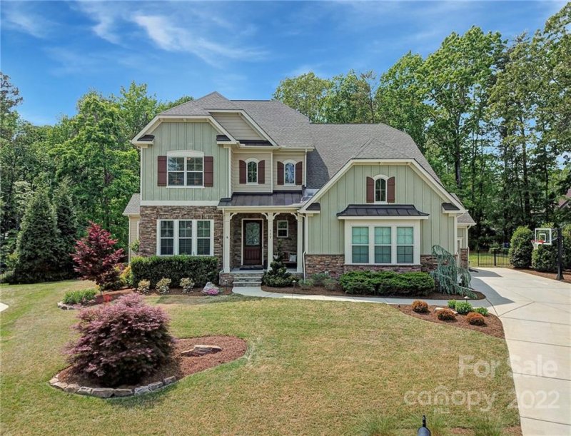 732 Chaucer Circle