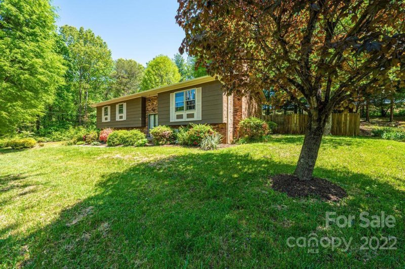 Property image 2 at 406 Parlier Avenue, Conover, NC 28613