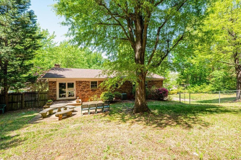 Property image 5 at 406 Parlier Avenue, Conover, NC 28613