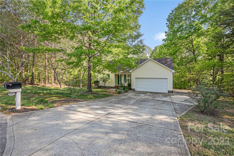 Property image 2 at 4586 Shawnee Court, Maiden, NC 28650