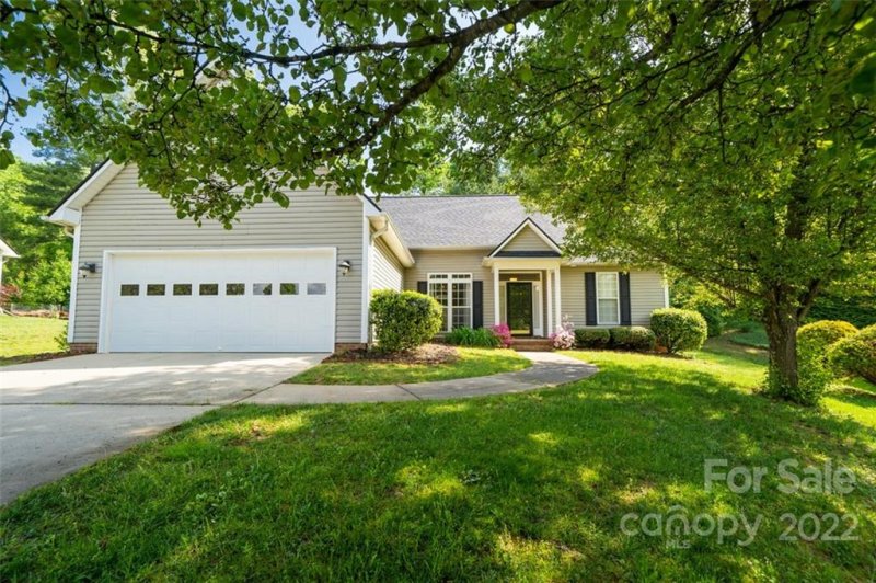 216 E Farm Creek Drive