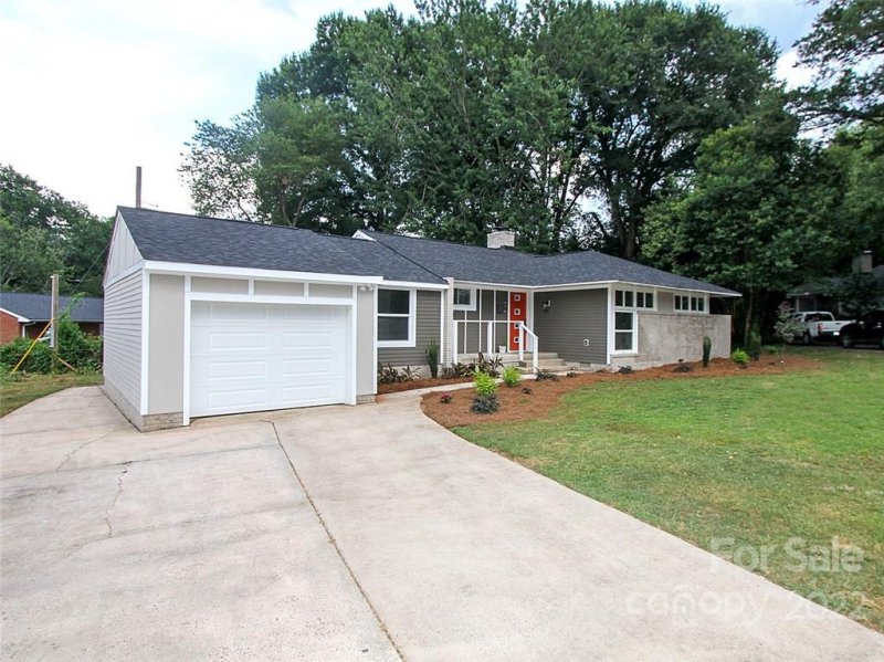 Property image 2 at 976 Blackberry Circle, Charlotte, NC 28209