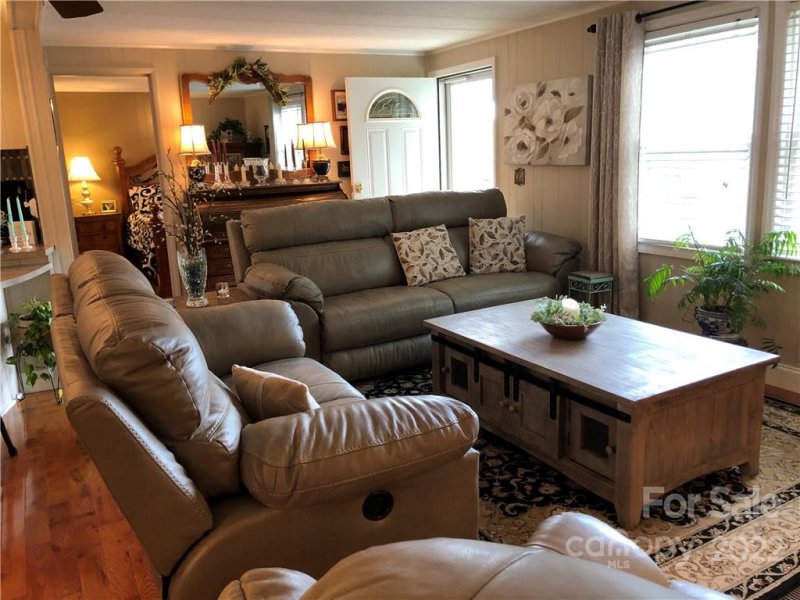 Property image 4 at 300 Meadowbrook Court, Hendersonville, NC 28792