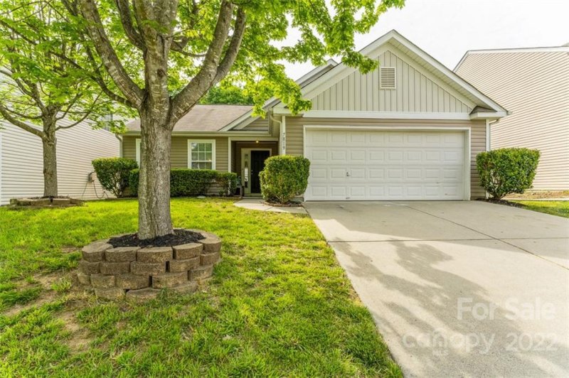 Property image 2 at 7819 Rabbits Foot Lane, Charlotte, NC 28217