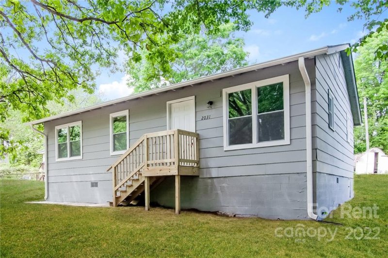 Property image 2 at 2031 S Pine Drive, Gastonia, NC 28054