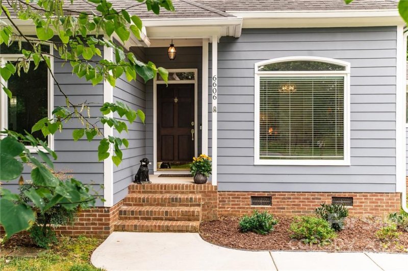 Property image 2 at 6606 Shaftesbury Road, Charlotte, NC 28270