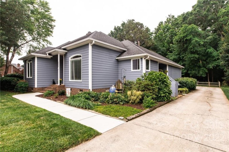 Property image 3 at 6606 Shaftesbury Road, Charlotte, NC 28270