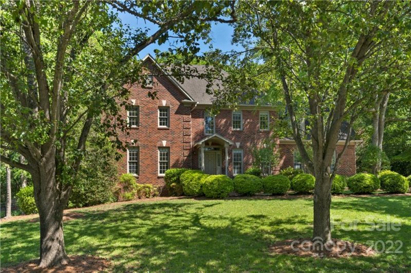 4500 Rosecliff Drive