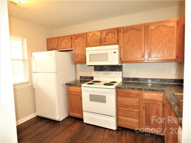 Property image 4 at 3856 Mosscroft Lane, Charlotte, NC 28215