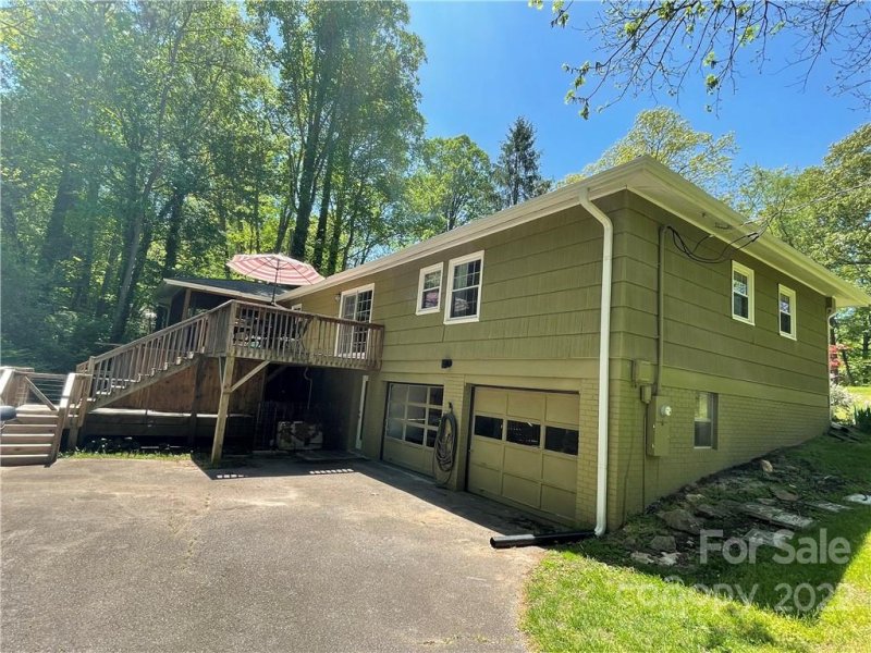 Property image 4 at 11 Springwood Drive, Asheville, NC 28805