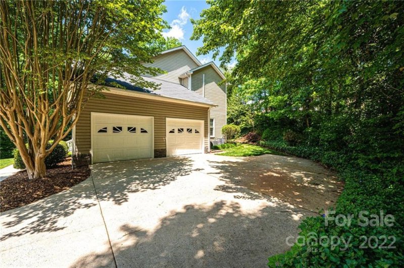 Property image 2 at 929 43rd Avenue Court, Hickory, NC 28601